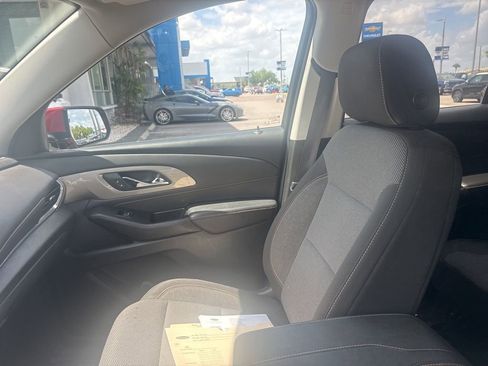 Used 2020 Chevrolet Traverse LT image 20