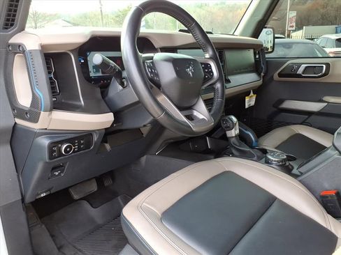 Used 2023 Ford Bronco Wildtrak image 12