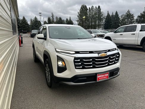 Used 2025 Chevrolet Equinox LT image 3