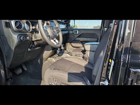 Used 2023 Jeep Wrangler Sahara image 13