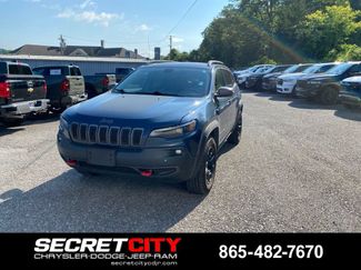 Used 2019 Jeep Cherokee Trailhawk w/ Cold Weather Group AWD/4WD video 1