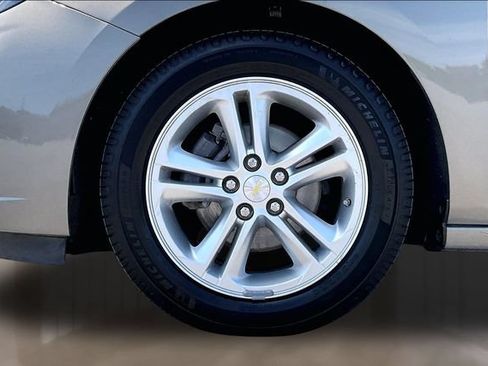 Used 2017 Chevrolet Cruze LT FWD image 28