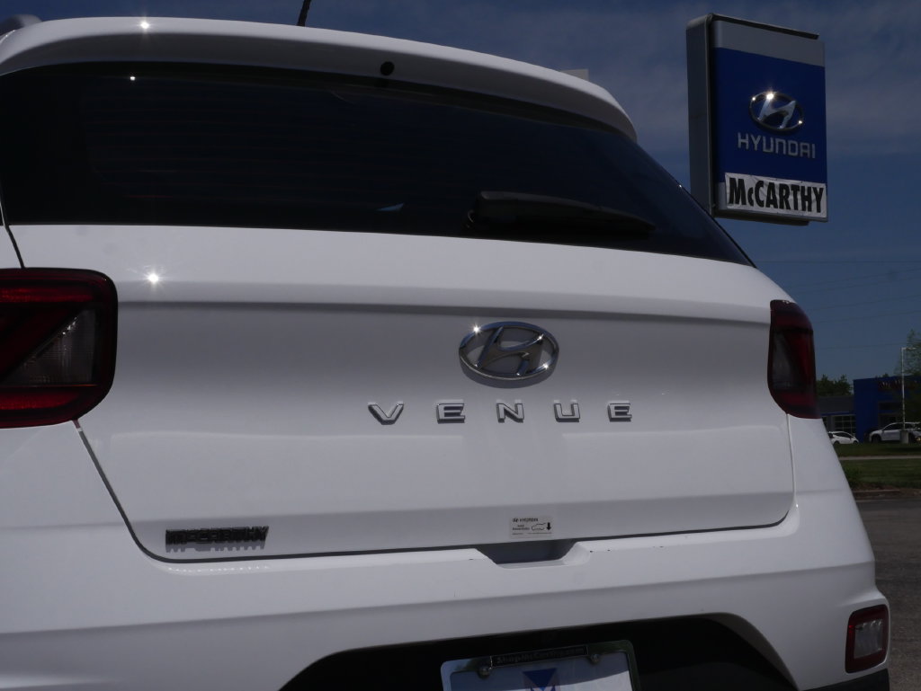 Used 2025 Hyundai Venue SEL FWD image 16
