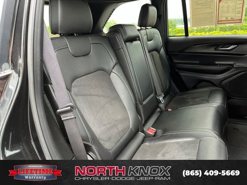 Used 2025 Jeep Grand Cherokee Altitude AWD/4WD image 13