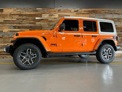 New 2026 Jeep Wrangler Unlimited Sahara w/ Whitecap Package AWD/4WD image 20
