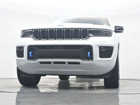 Used 2023 Jeep Grand Cherokee Overland image 32