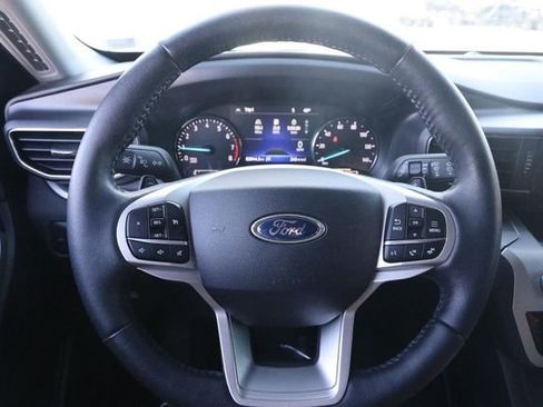 Used 2021 Ford Explorer XLT w/ Equipment Group 202A image 12