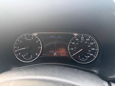 Used 2024 Nissan Sentra SR w/ SR Premium Package FWD image 9