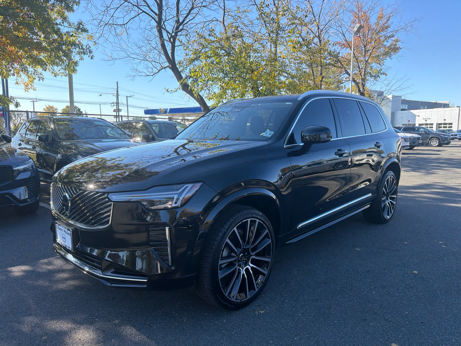 Certified 2025 Volvo XC90 B5 Plus AWD/4WD image 1