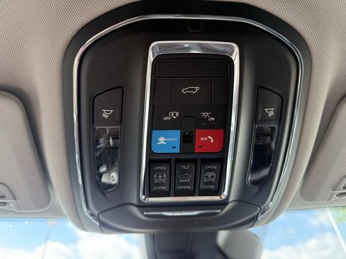 Used 2023 Jeep Grand Cherokee L Limited AWD/4WD image 30