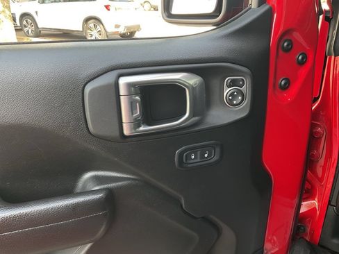 Used 2025 Jeep Wrangler Unlimited Sport AWD/4WD image 17
