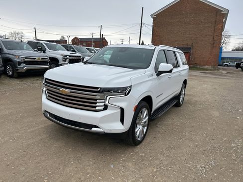 Used 2024 Chevrolet Suburban High Country image 1