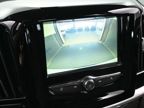 Used 2019 Chevrolet Traverse LT FWD image 17