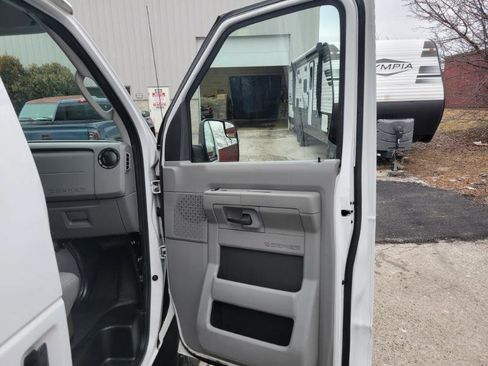 Used 2014 Ford E-350 and Econoline 350 Super Duty w/ Power Group image 43