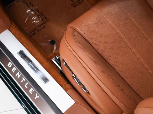 Used 2025 Bentley Flying Spur Plug-In Hybrid AWD/4WD image 12