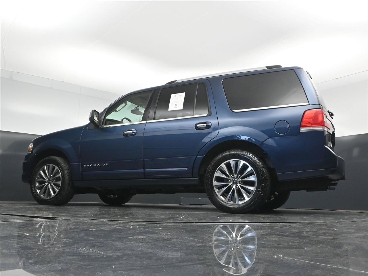 Used 2017 Lincoln Navigator Select AWD/4WD image 34