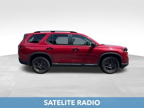 Used 2025 Honda Pilot TrailSport image 9