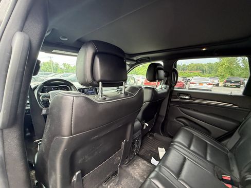 Used 2019 Jeep Grand Cherokee Overland AWD/4WD image 13