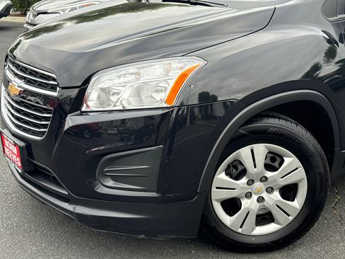 Used 2016 Chevrolet Trax LS w/ LPO, Cargo Package FWD image 3