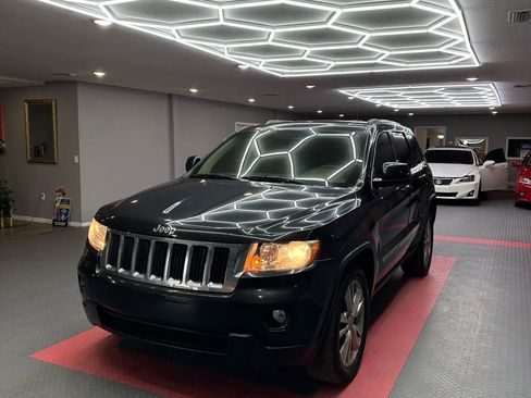 Used 2013 Jeep Grand Cherokee Laredo image 2