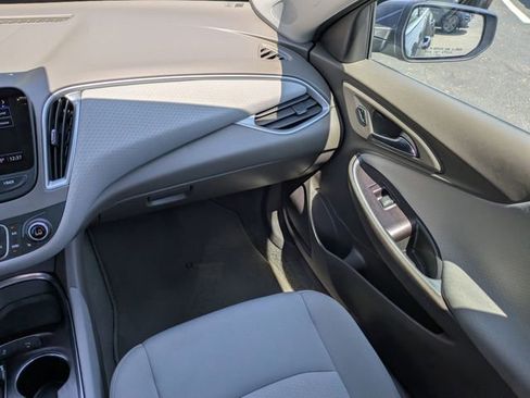 Used 2025 Chevrolet Malibu LT image 17