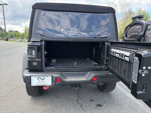Used 2018 Jeep Wrangler Unlimited Rubicon AWD/4WD image 8