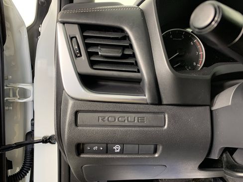 Used 2024 Nissan Rogue S FWD image 15