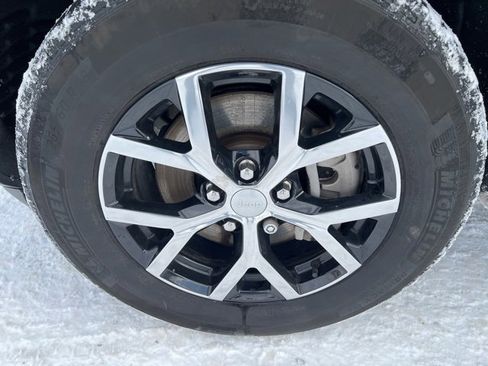 Certified 2023 Jeep Grand Cherokee L Limited image 9