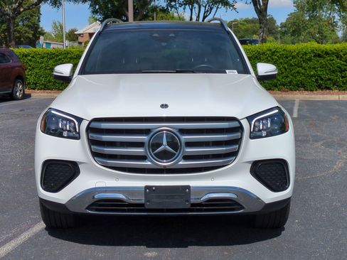 Used 2025 Mercedes-Benz GLS 450 4MATIC image 3