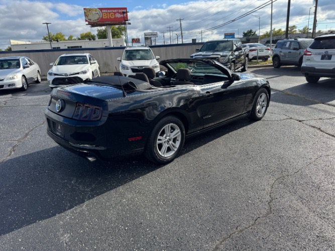 Used 2014 Ford Mustang Convertible RWD image 5