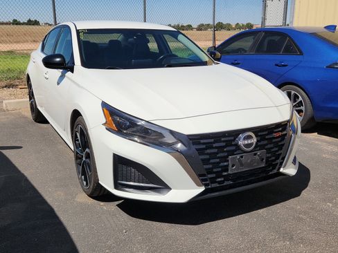 Used 2024 Nissan Altima 2.5 SR FWD image 4