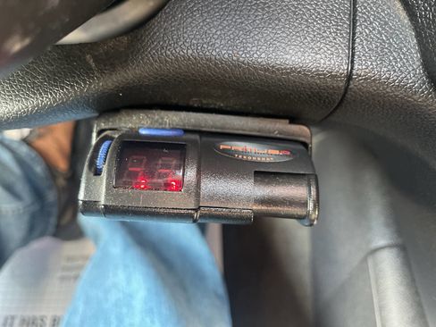 Used 2010 GMC Yukon Denali image 29