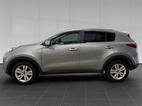 Used 2019 Kia Sportage LX image 2
