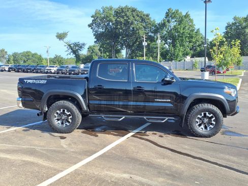 Used 2020 Toyota Tacoma TRD Off-Road AWD/4WD image 2