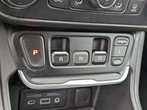 Used 2021 GMC Terrain SLT w/ Elevation Edition image 21