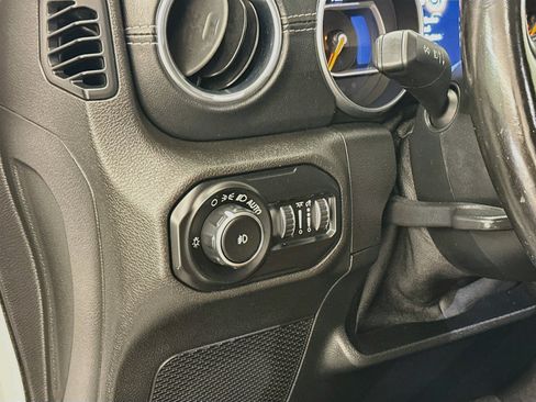 Used 2020 Jeep Wrangler Unlimited Sahara AWD/4WD image 17