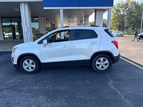 Used 2015 Chevrolet Trax LT w/ LT Sun and Sound Package FWD image 2