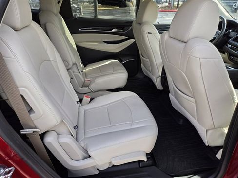 Used 2023 Buick Enclave Essence image 16