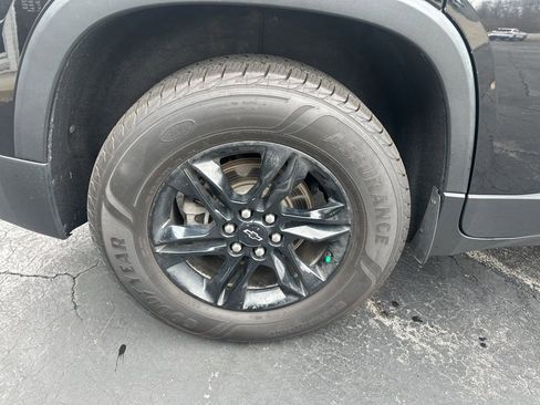 Used 2022 Chevrolet Traverse LT w/ Midnight/Sport Edition image 43