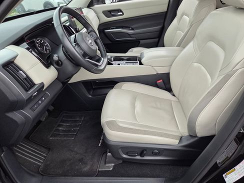 Used 2022 Nissan Pathfinder SL FWD image 9