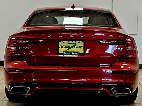 Used 2019 Volvo S60 T5 R-Design image 7