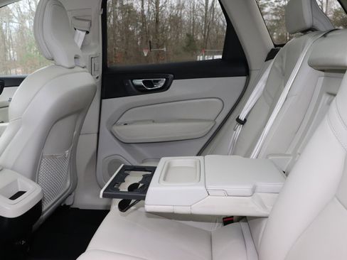 Used 2019 Volvo XC60 T6 Momentum w/ Premium Package image 29