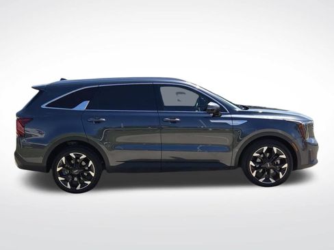 Certified 2025 Kia Sorento EX w/ Panoramic Sunroof Package FWD image 8
