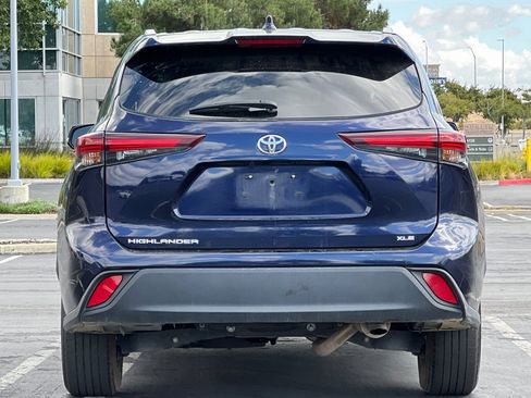 Used 2024 Toyota Highlander XLE image 5