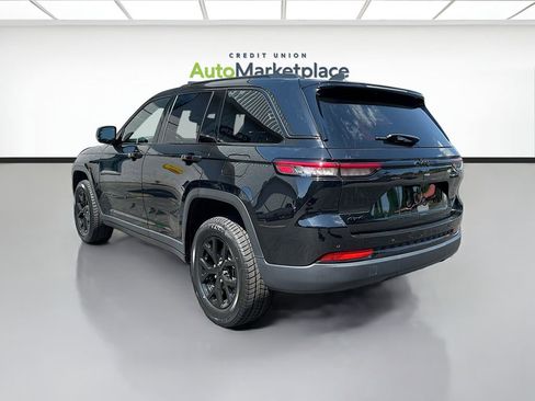 Used 2024 Jeep Grand Cherokee Altitude AWD/4WD image 4