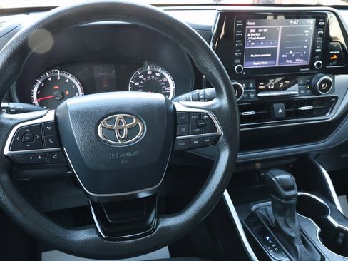 Used 2021 Toyota Highlander L image 16