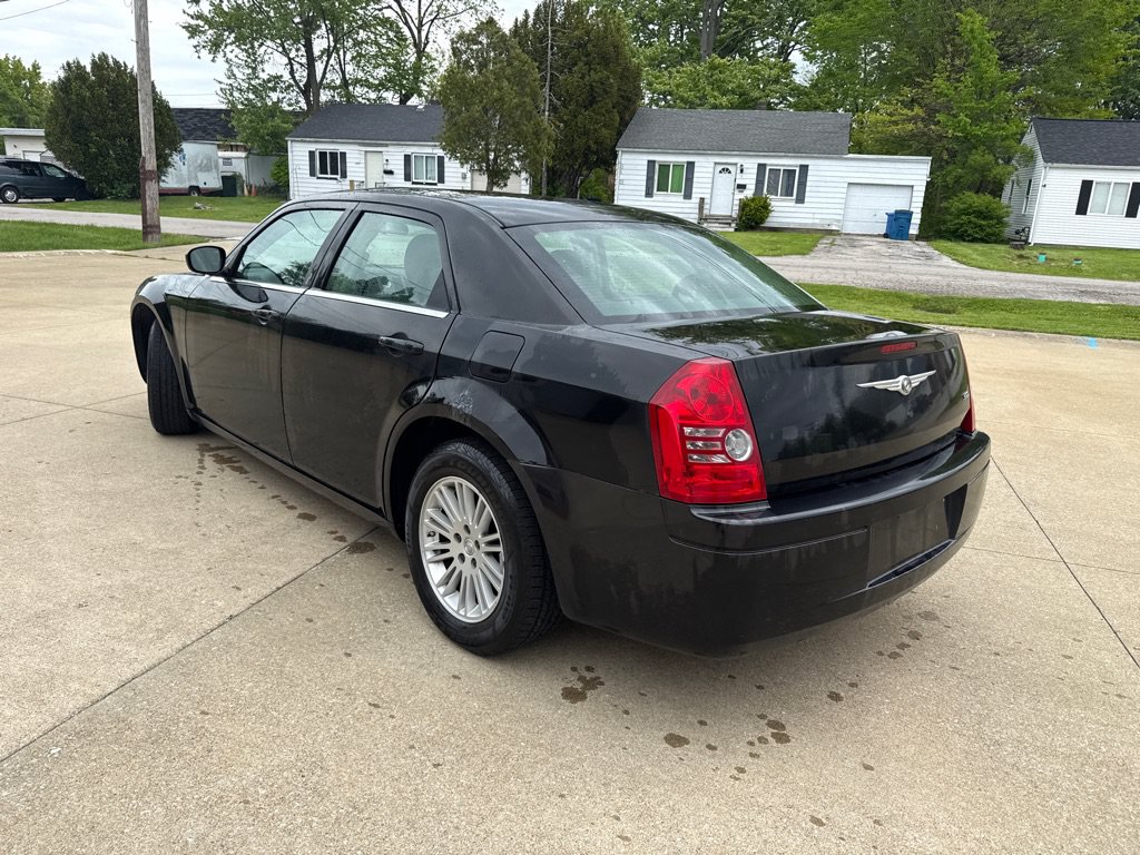 Used 2009 Chrysler 300 LX RWD image 8