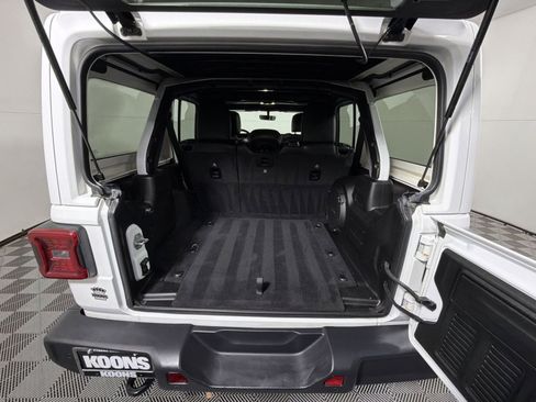 Used 2021 Jeep Wrangler Unlimited Sahara image 25