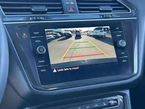 Used 2021 Volkswagen Tiguan SE FWD image 23