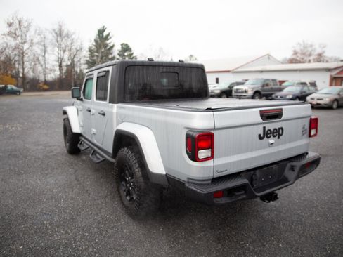 Used 2022 Jeep Gladiator Willys image 6